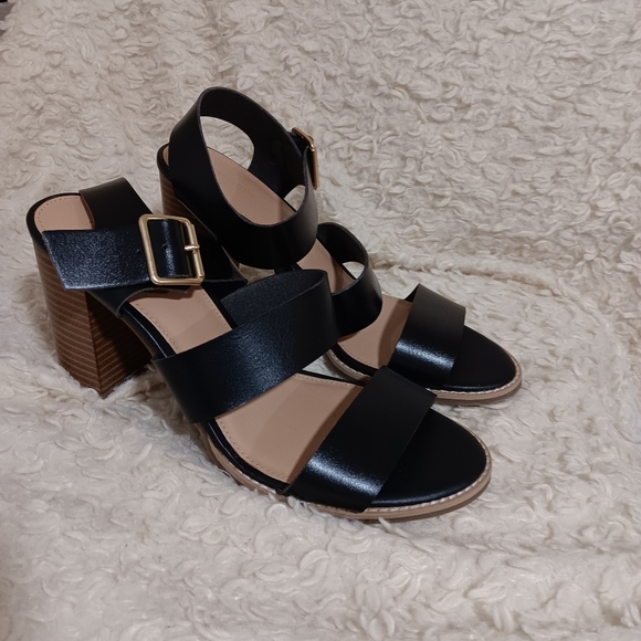 Sandal - Picture 2 of 5